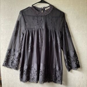 Chance or Fate Elegant Lace Tunic Top. Size L.